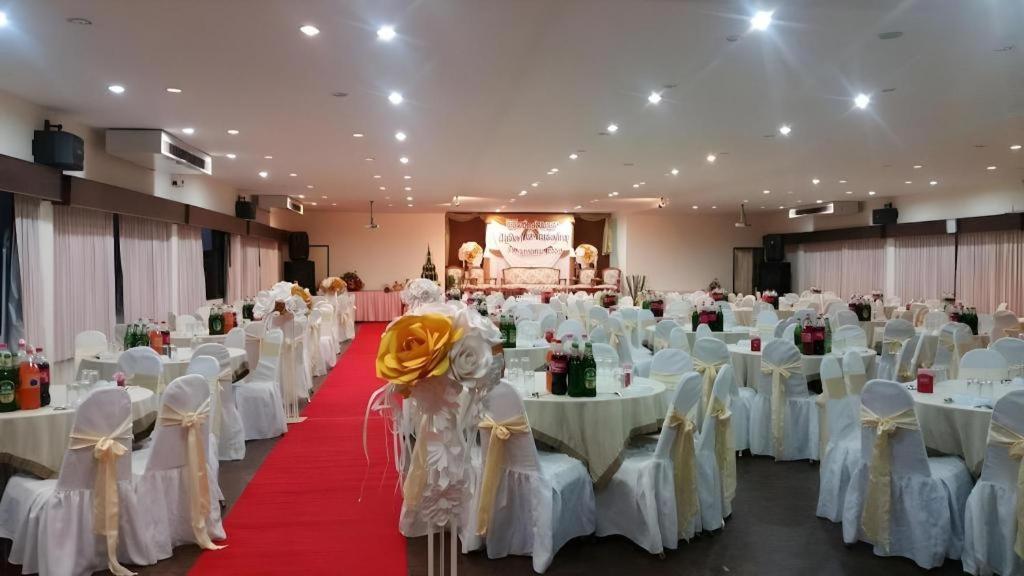 Dusit Hotel Sakon Nakhon Exterior foto