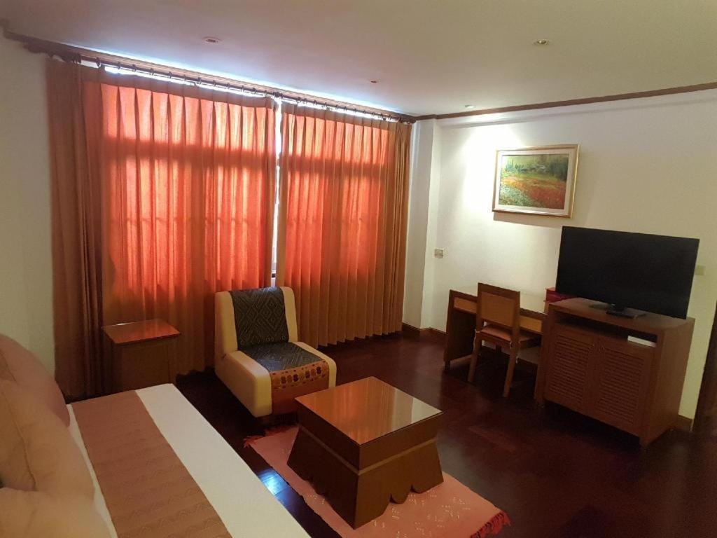 Dusit Hotel Sakon Nakhon Exterior foto